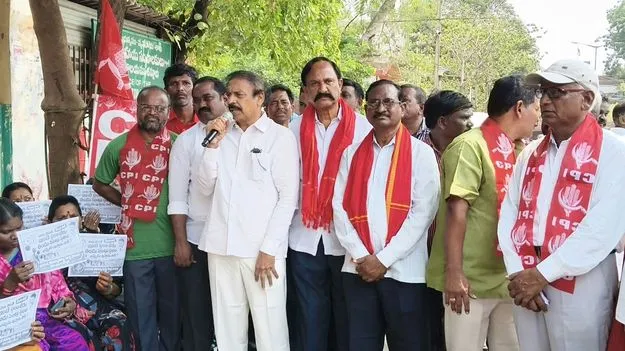    పేదలకు తక్షణమే ఇళ్ల పట్టాలు ఇవ్వాలి