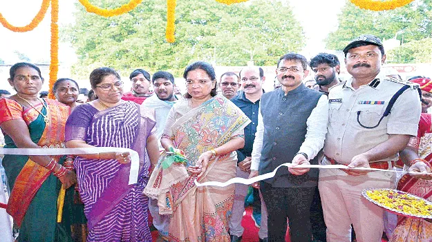 పొదుపు నుంచి ఉపాధి కల్పించే స్థాయికి ఎదిగిన మహిళలు