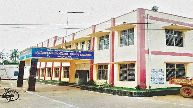 ఇచ్ఛాపురంలో డబ్బు, మద్యం!