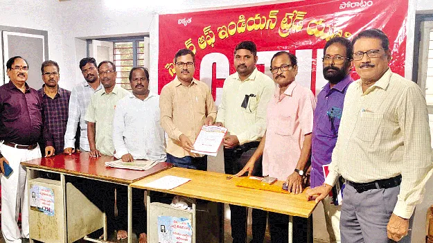 ఐక్య ఉద్యమాలతోనే సమస్యల పరిష్కారం 