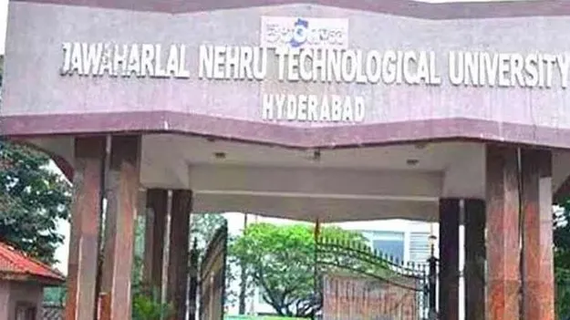కూకట్‌పల్లి జేఎన్టీయూ హాస్టల్‌లో విద్యార్థుల మధ్య ఘర్షణ.. పలువురికి గాయాలు