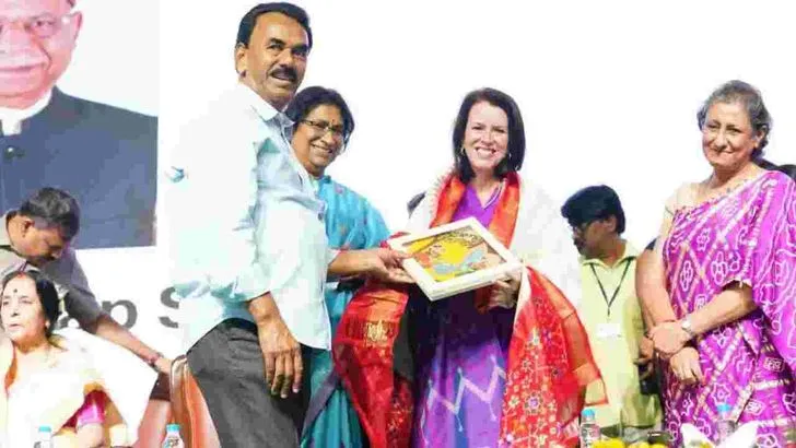 హైదరాబాద్ ట్యాంక్‌బండ్‌పై ఘనంగా సద్దుల బతుకమ్మ సంబరాలు.. ప్రత్యేక ఆకర్షణగా రష్మిక