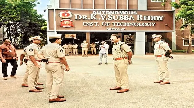 నీట్‌ పరీక్ష కేంద్రాల తనిఖీ 