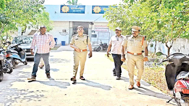 నామినేషన్‌ కేంద్రాల వద్ద భద్రత