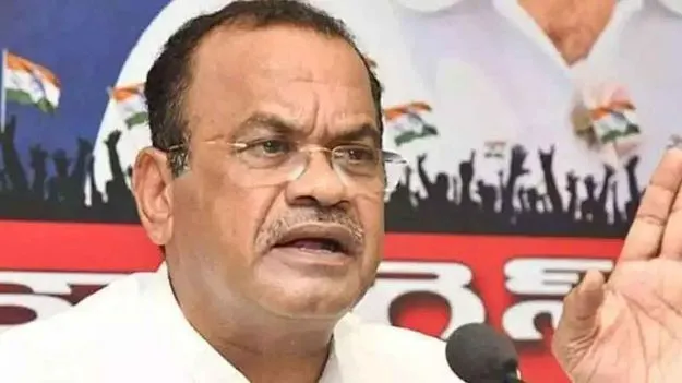 ఐదేళ్ల నౌకరీకే ఫాం హౌస్‌.. 3 స్టార్‌ హోటళ్లా..?