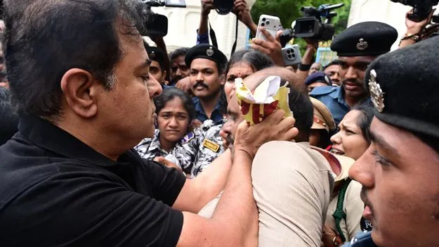మహిళా ఎమ్మెల్యేలపై దాడి చేస్తారా?