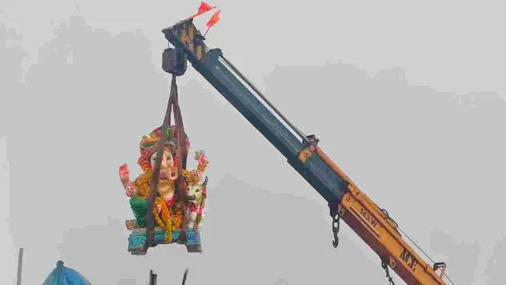 సందడిగా తెలుగు రాష్ట్రాల్లో గణేశ్ నిమజ్జనం..