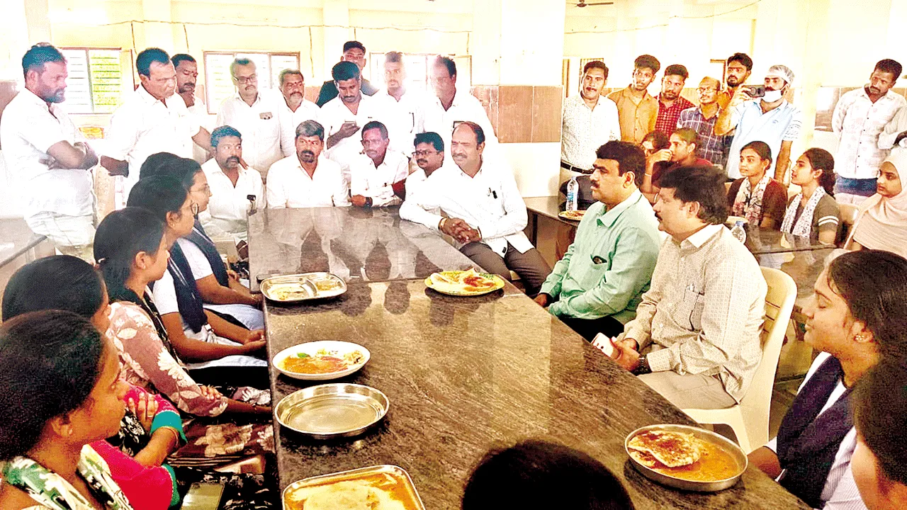 యువతే నవ్యాంధ్ర ప్రగతి రథసారథులు