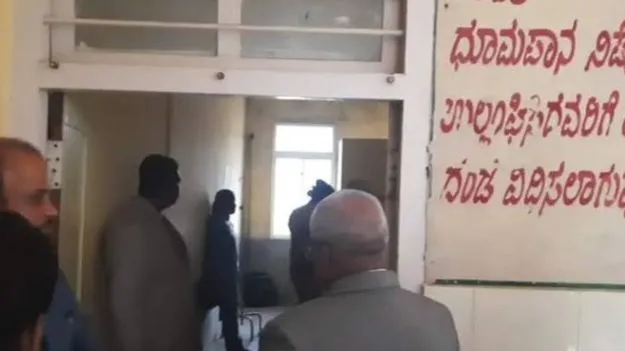 జైల్లో ఉండాల్సిన వ్యక్తి ఆసుపత్రిలో.. పక్కనే గర్ల్‌ఫ్రెండ్!