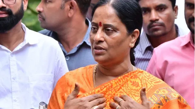 అధిష్ఠానానికి రేవంత్‌ బ్లాక్‌మెయిల్‌!