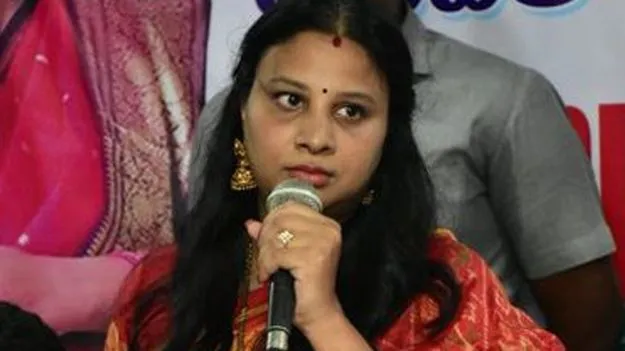 నేను మాట్లాడితే మా అమ్మను ఎందుకు బలి చేశారు ?