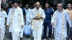 సింగపూర్ హోం మంత్రి షణ్ముగంతో కలిసి శ్రీవారిని దర్శించుకున్న లోకేశ్