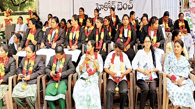 కొనసాగుతున్న న్యాయవాదుల నిరసన 