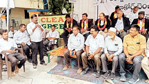 ప్రభుత్వం ఉదాసీన వైఖరి 