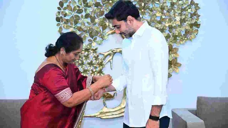 లోకేశ్‌కు రాఖీ కట్టి శుభాకాంక్షలు తెలిపిన మంత్రి సవిత, ఎమ్మెల్యే గళ్లా మాధవి