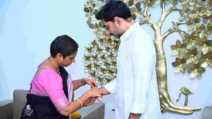 లోకేశ్‌కు రాఖీ కట్టి శుభాకాంక్షలు తెలిపిన మంత్రి సవిత, ఎమ్మెల్యే గళ్లా మాధవి