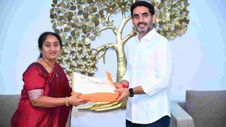 లోకేశ్‌కు రాఖీ కట్టి శుభాకాంక్షలు తెలిపిన మంత్రి సవిత, ఎమ్మెల్యే గళ్లా మాధవి