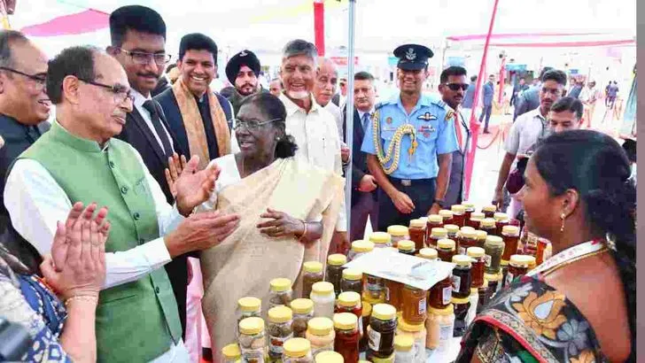 విజయవాడలో జాతీయ సరస్ మేళాను ప్రారంభించిన రాష్ట్రపతి ముర్ము