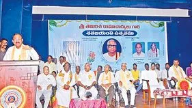 డైపర్లు మార్చినట్లు పార్టీలు మారుస్తున్నారు