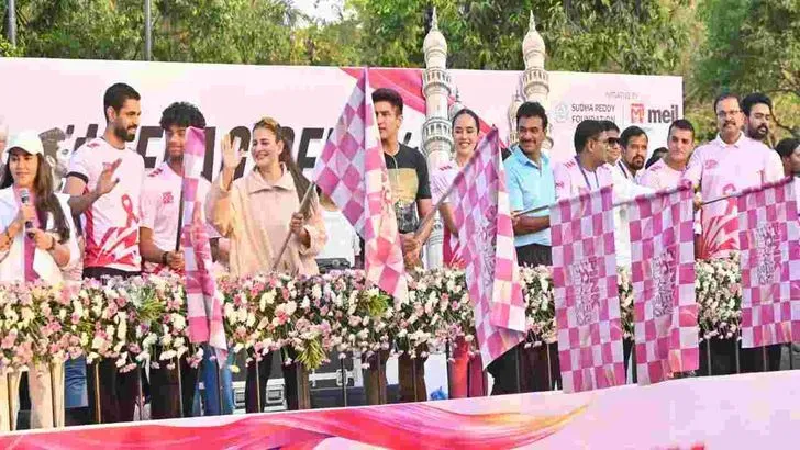 హైదరాబాద్‌లో పింక్ పవర్ రన్ 3.0 భారీగా పాల్గొన్న నగరవాసులు 