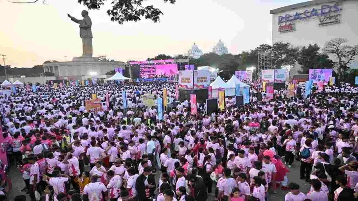 హైదరాబాద్‌లో పింక్ పవర్ రన్ 3.0 భారీగా పాల్గొన్న నగరవాసులు 