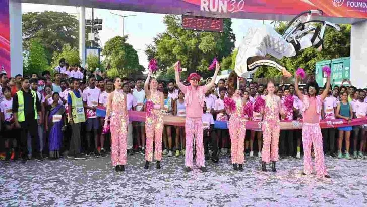 హైదరాబాద్‌లో పింక్ పవర్ రన్ 3.0 భారీగా పాల్గొన్న నగరవాసులు 