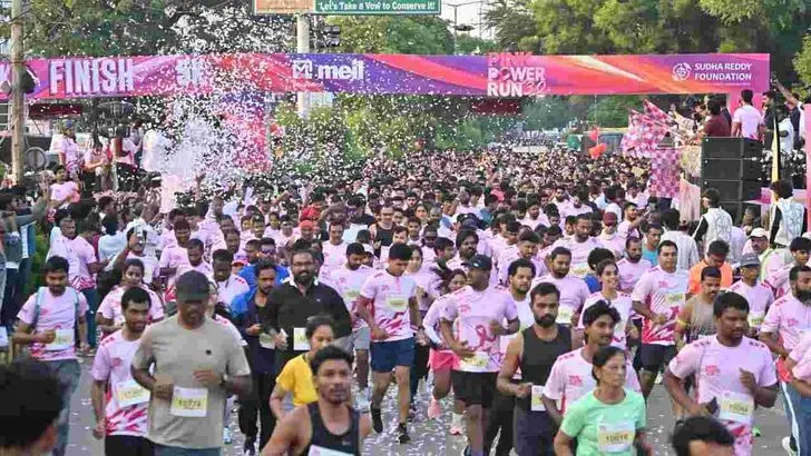 హైదరాబాద్‌లో పింక్ పవర్ రన్ 3.0 భారీగా పాల్గొన్న నగరవాసులు 