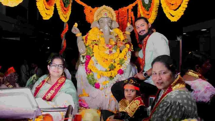 సందడిగా తెలుగు రాష్ట్రాల్లో గణేశ్ నిమజ్జనం..