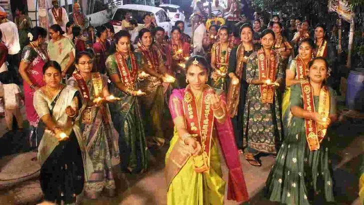 సందడిగా తెలుగు రాష్ట్రాల్లో గణేశ్ నిమజ్జనం..