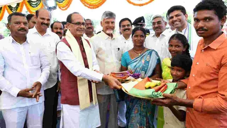 ఏపీలో 3 లక్షల ఇళ్ల నిర్మాణానికి శ్రీకారం.. పాల్గొన్న శివరాజ్ సింగ్ చౌహాన్, చంద్రబాబు