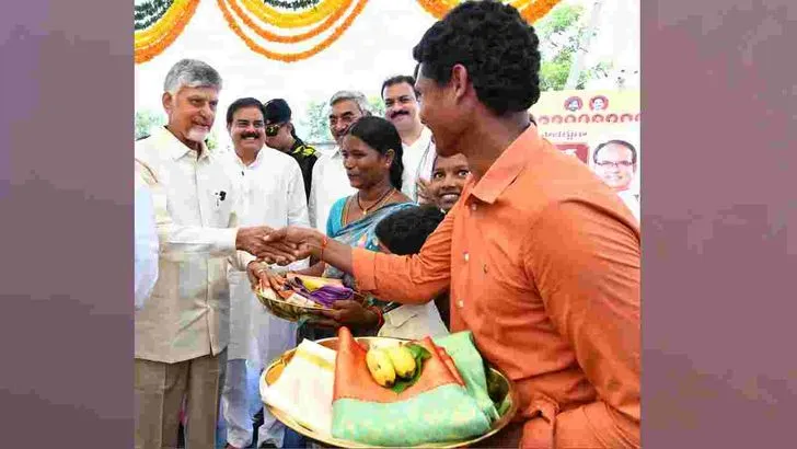 ఏపీలో 3 లక్షల ఇళ్ల నిర్మాణానికి శ్రీకారం.. పాల్గొన్న శివరాజ్ సింగ్ చౌహాన్, చంద్రబాబు