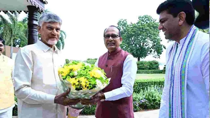 ఏపీలో 3 లక్షల ఇళ్ల నిర్మాణానికి శ్రీకారం.. పాల్గొన్న శివరాజ్ సింగ్ చౌహాన్, చంద్రబాబు