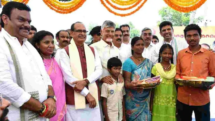 ఏపీలో 3 లక్షల ఇళ్ల నిర్మాణానికి శ్రీకారం.. పాల్గొన్న శివరాజ్ సింగ్ చౌహాన్, చంద్రబాబు