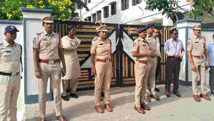 తెలంగాణలో ప్రశాంతంగా నీట్ పీజీ పరీక్ష.. భారీ పోలీస్ బందోబస్తు