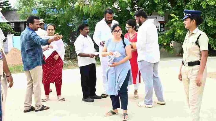 తెలంగాణలో ప్రశాంతంగా నీట్ పీజీ పరీక్ష.. భారీ పోలీస్ బందోబస్తు