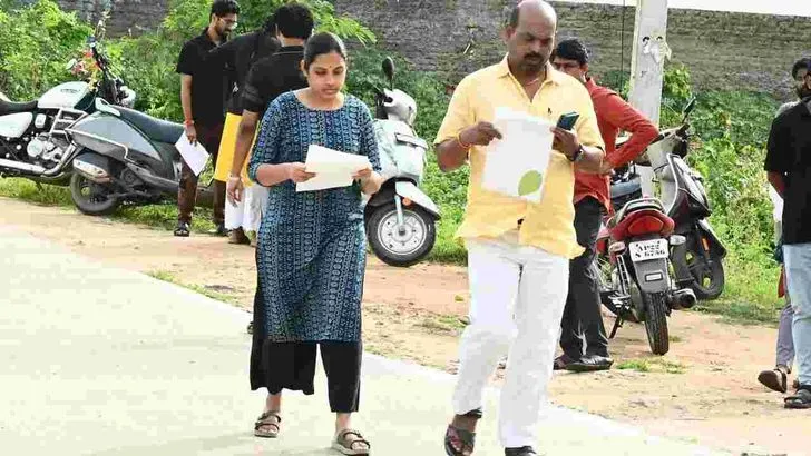 తెలంగాణలో ప్రశాంతంగా నీట్ పీజీ పరీక్ష.. భారీ పోలీస్ బందోబస్తు