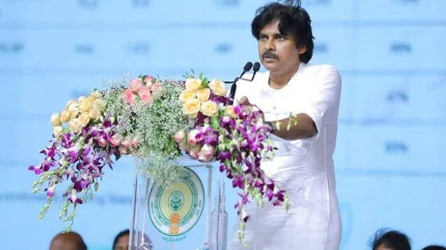 తుఫాన్ సహాయక చర్యల్లో నిర్లక్ష్యానికి తావులేకుండా చర్యలు చేపట్టాలి: పవన్ కల్యాణ్