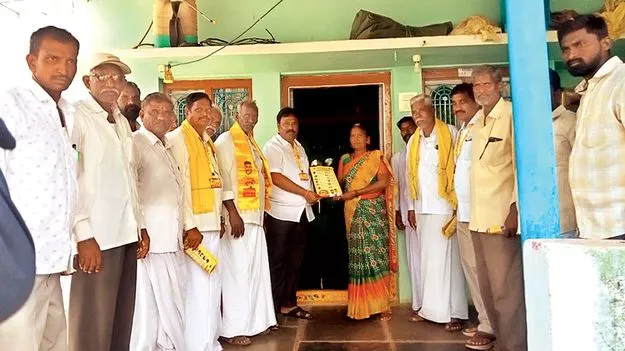 సమస్యల పరిష్కారానికి కృషి: ఎమ్మెల్యే