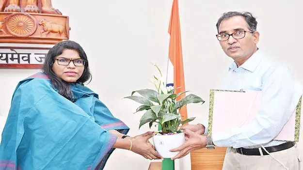 జడ్పీ  సీఈవోగా కృష్ణమోహన్‌ బాధ్యతల స్వీకరణ