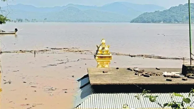 రెండు నెలలుగా గోదావరిలోనే గండిపోశమ్మ 
