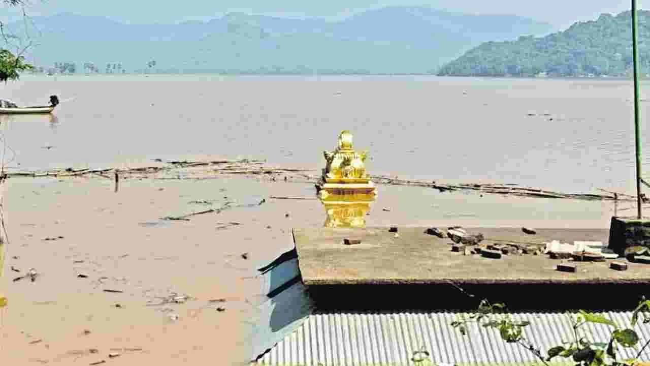 రెండు నెలలుగా గోదావరిలోనే గండిపోశమ్మ