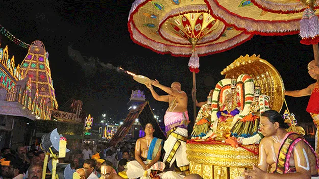 పెద్దశేషుడి పాన్పుపై గోవిందుడి రూపాన