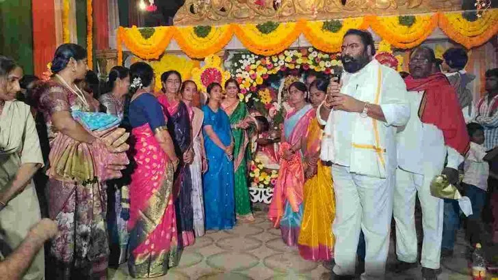 ఖమ్మం జిల్లాలో సందడిగా బతుకమ్మ వేడుకలు