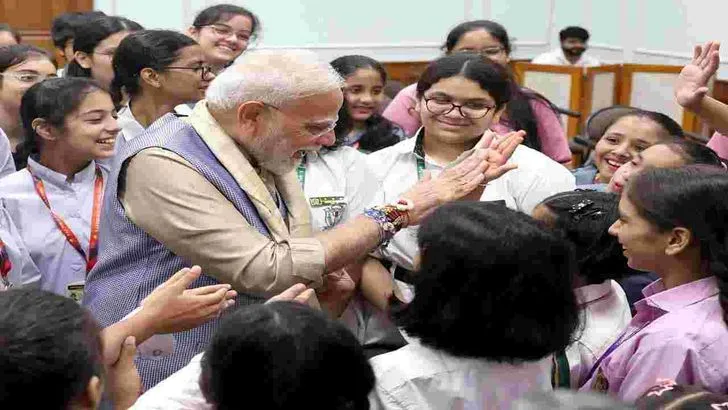 ప్రధాని మోదీ నివాసంలో ఘనంగా రక్షాబంధన్ వేడుకలు..