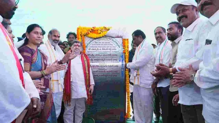 జగిత్యాల జిల్లాలో అభివృద్ధి పనులకు మంత్రుల శంకుస్థాపన