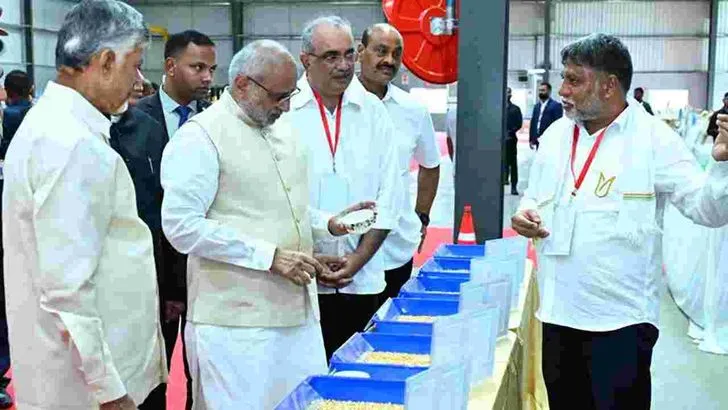గౌర్మెట్‌ పాప్‌కార్నికా సంస్థ విత్తనాన్ని ఆవిష్కరించిన ఉపరాష్ట్రపతి