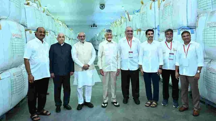 గౌర్మెట్‌ పాప్‌కార్నికా సంస్థ విత్తనాన్ని ఆవిష్కరించిన ఉపరాష్ట్రపతి
