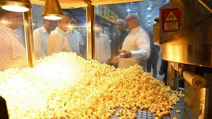 గౌర్మెట్‌ పాప్‌కార్నికా సంస్థ విత్తనాన్ని ఆవిష్కరించిన ఉపరాష్ట్రపతి