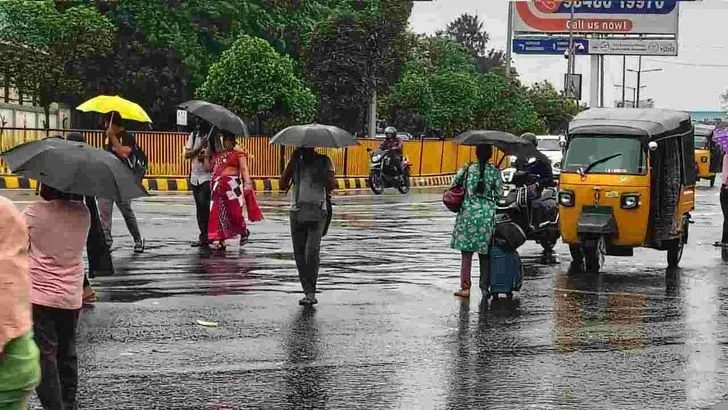  విశాఖపట్నంలో తుఫాన్ ప్రభావం.. భారీ వర్షాలు