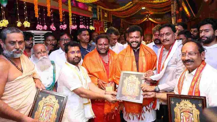 విజయవాడ కనకదుర్గమ్మను దర్శించుకున్న రామ్మోహన్, అనిత